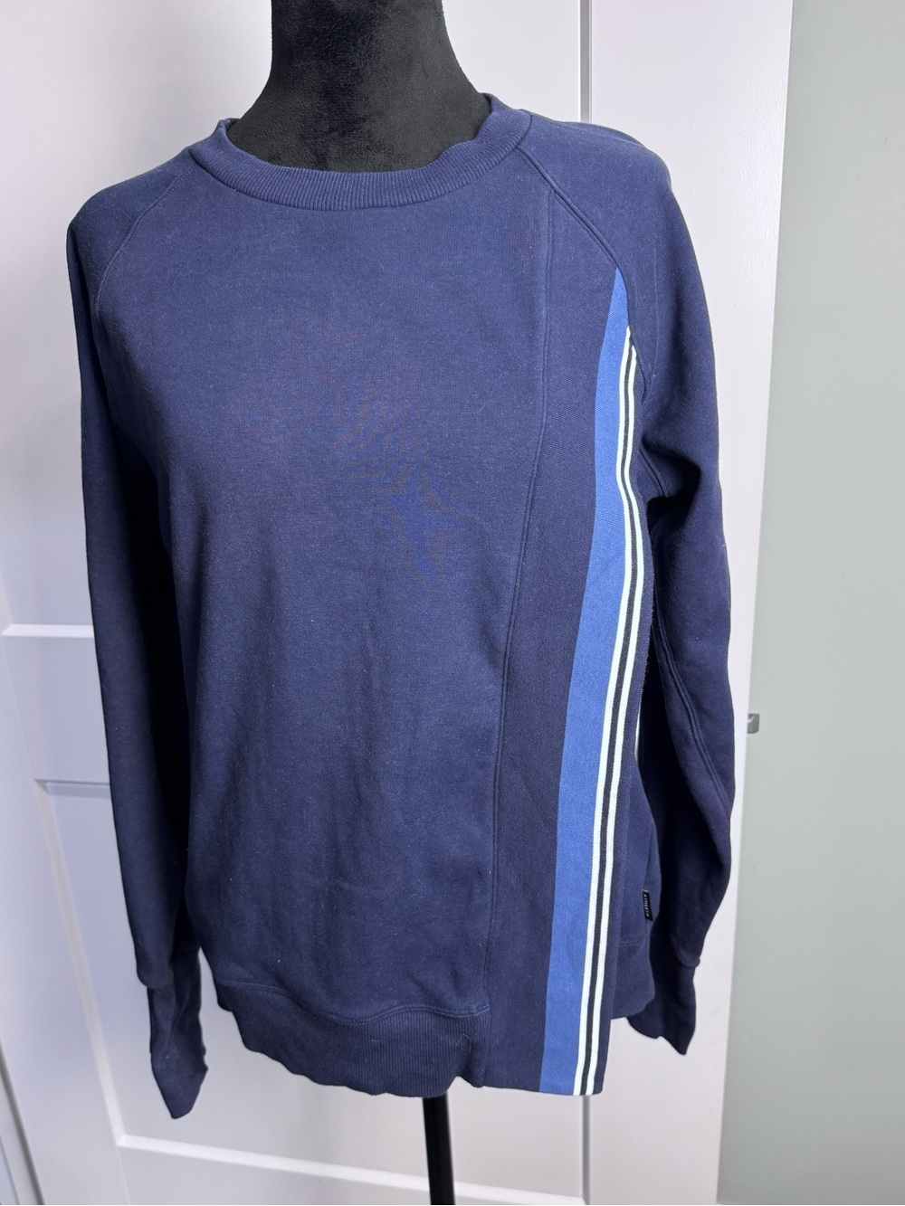 Athleta Triumph Game Point Sweatshirt navy blue crew neck zip pocket